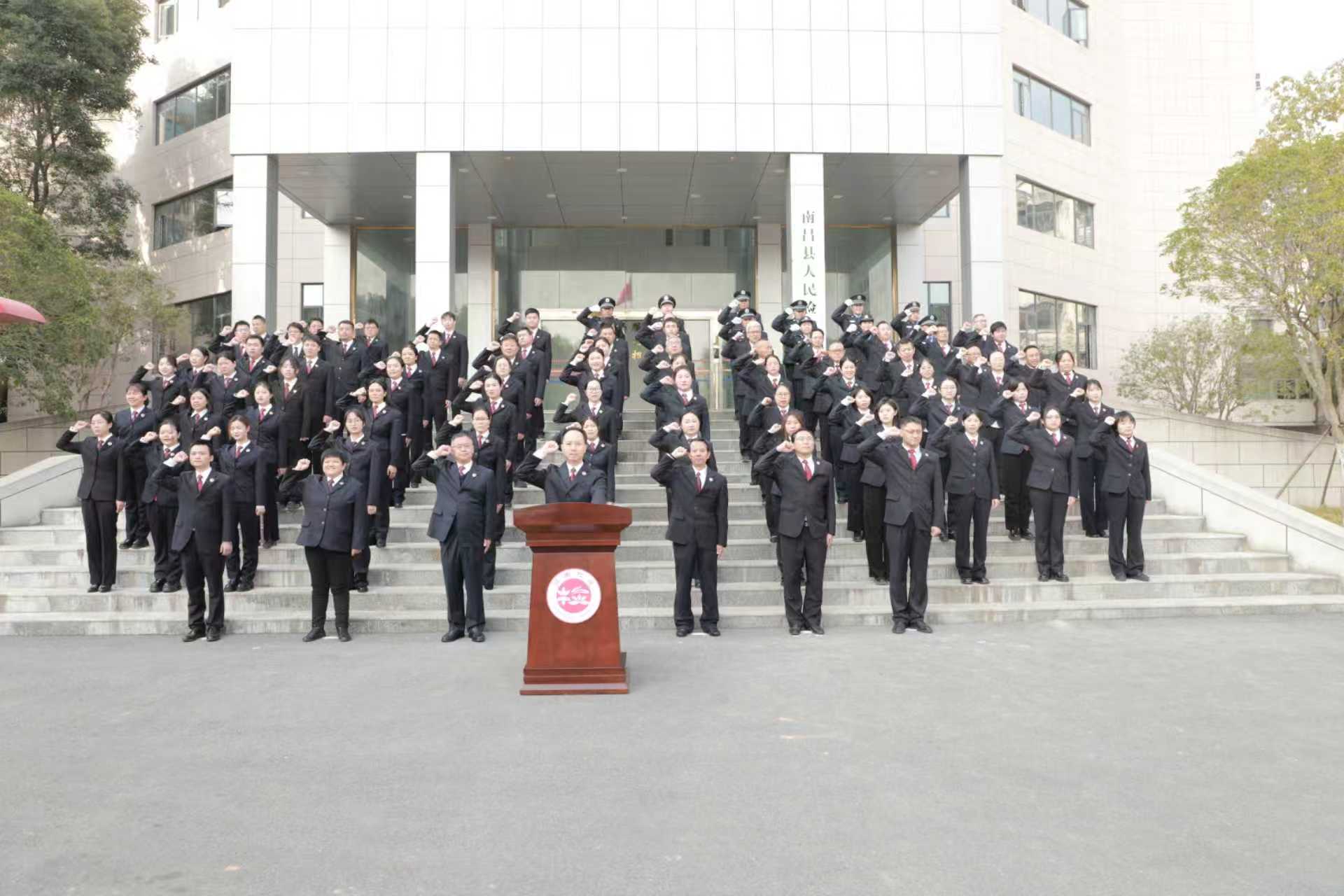 �����ܷ��զ��ܡ��ڣ������ģ�